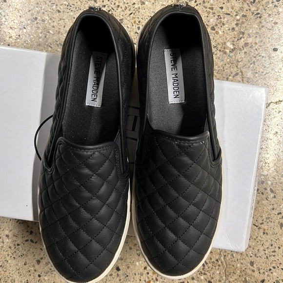 Steve Madden Ecentrcq Black Leather Quilted Slip On Loafers Women's Size 9.5 - Picture 3 of 4